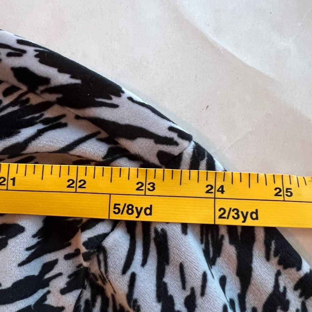 Lularoe Bethany Cozy Collection Lounge Set Size M Animal Print Hoodie Crop Pants - Picture 11 of 16